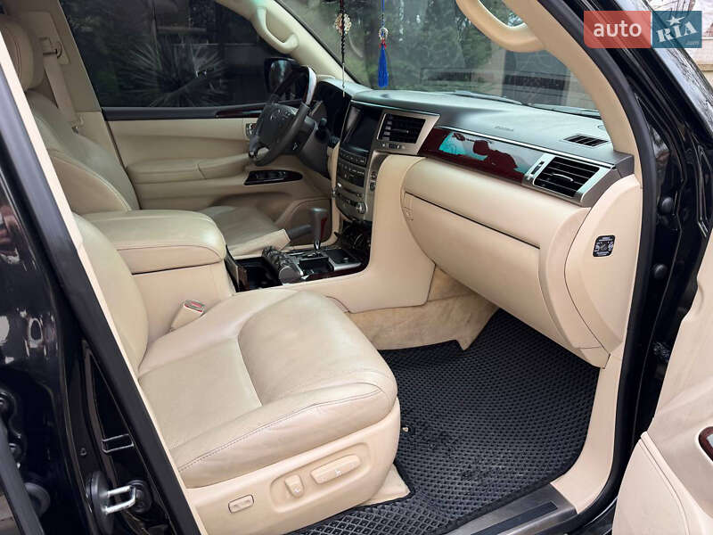 Внедорожник / Кроссовер Lexus LX 2013 в Одессе