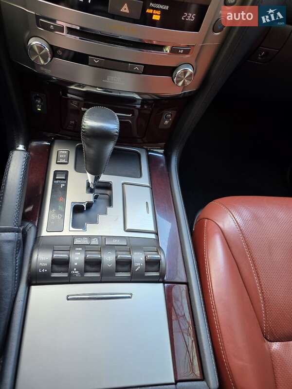 Внедорожник / Кроссовер Lexus LX 2014 в Пирятине