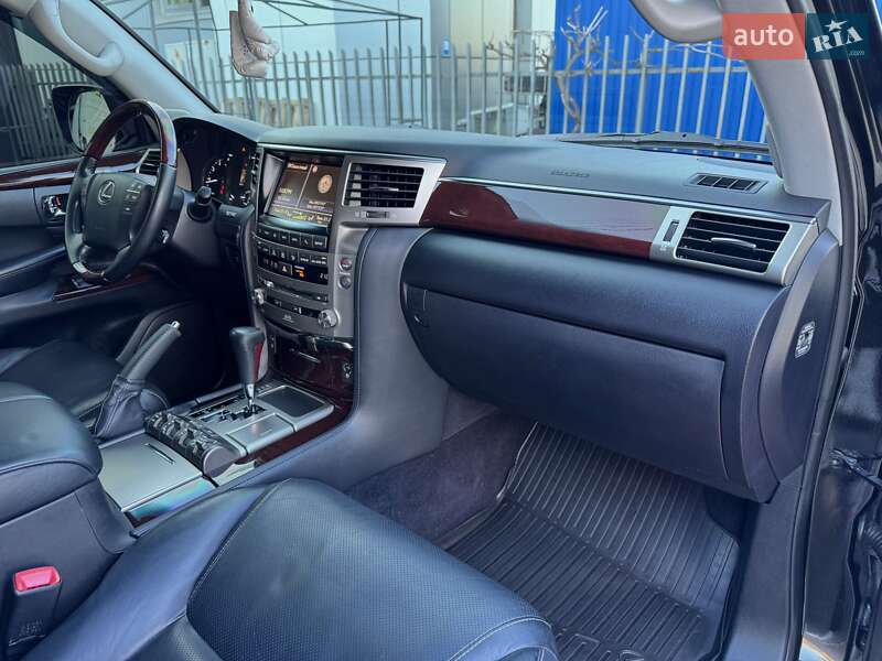 Внедорожник / Кроссовер Lexus LX 2013 в Кривом Роге