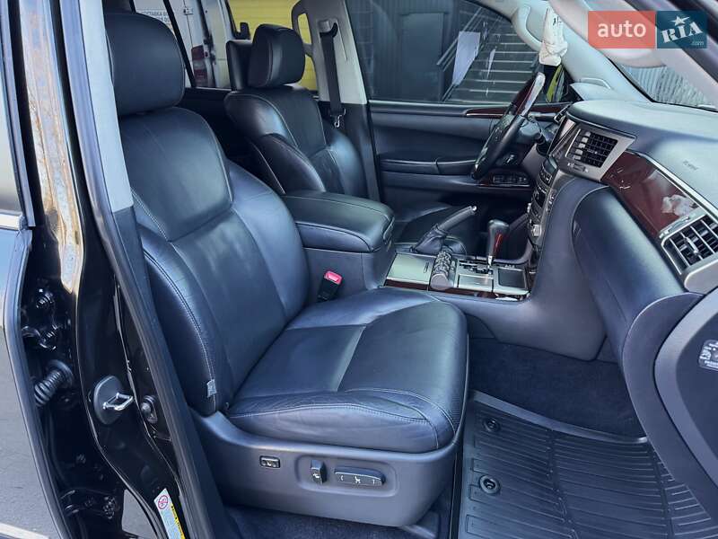 Внедорожник / Кроссовер Lexus LX 2013 в Кривом Роге