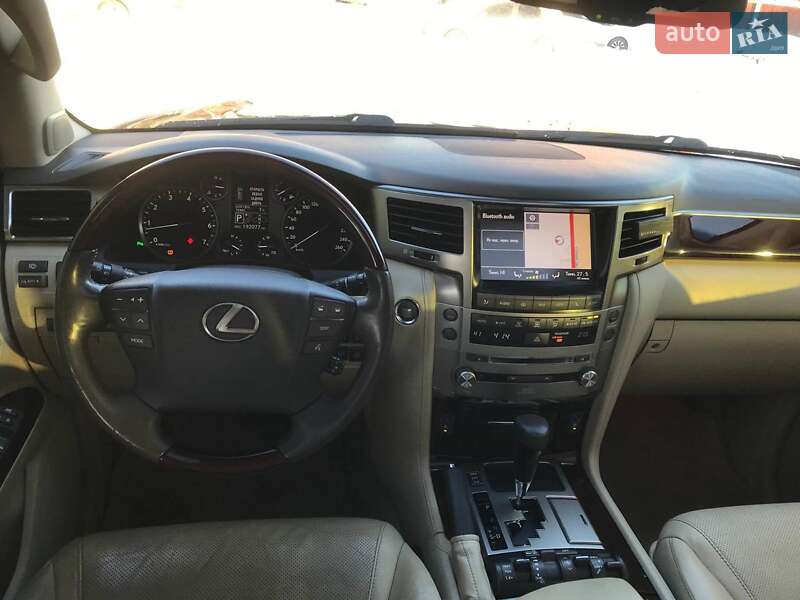 Внедорожник / Кроссовер Lexus LX 2013 в Львове