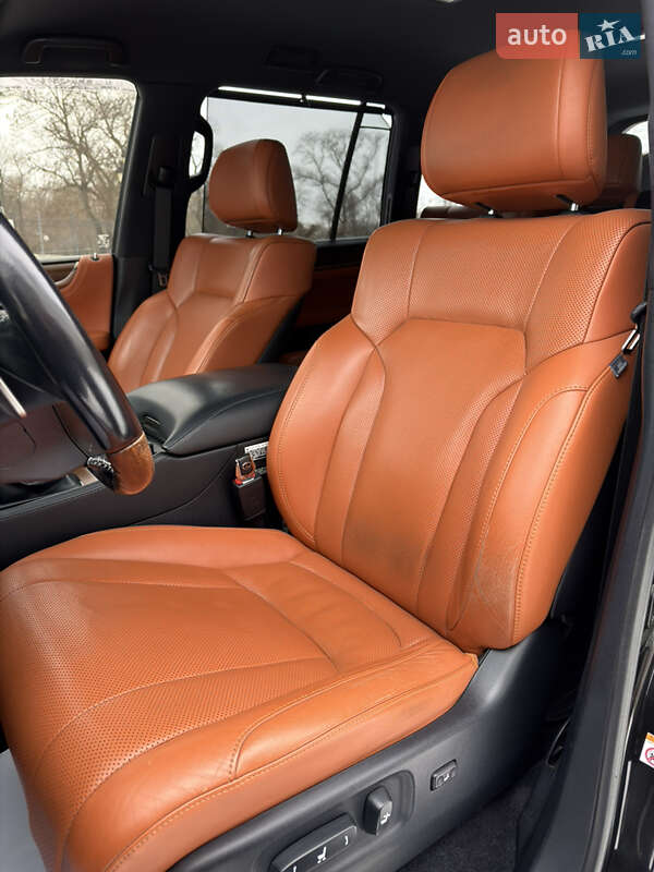 Внедорожник / Кроссовер Lexus LX 2016 в Одессе