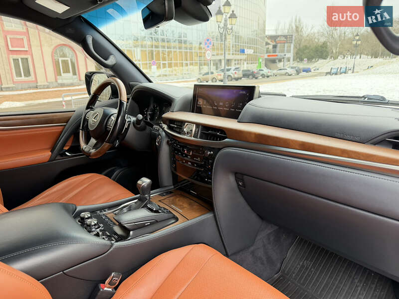 Внедорожник / Кроссовер Lexus LX 2016 в Одессе