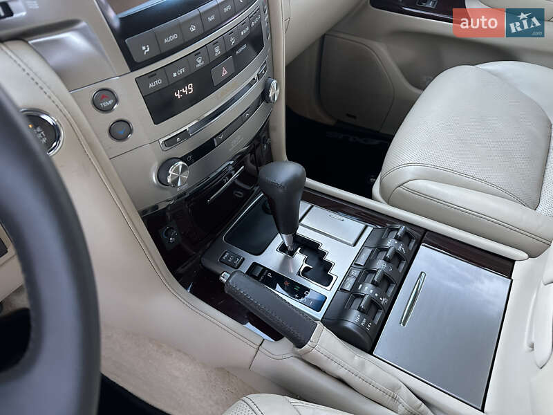 Внедорожник / Кроссовер Lexus LX 2013 в Киеве