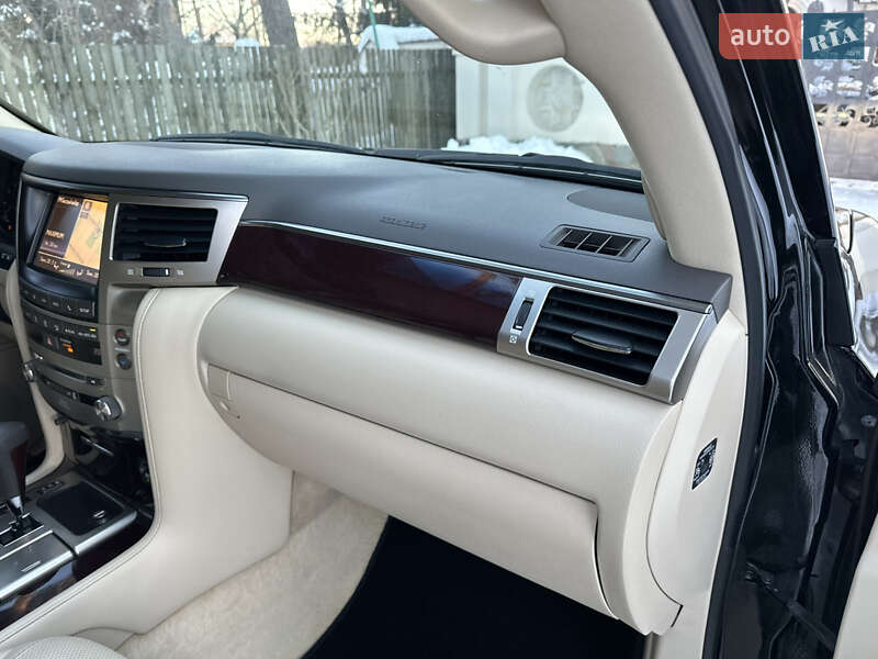 Внедорожник / Кроссовер Lexus LX 2013 в Киеве