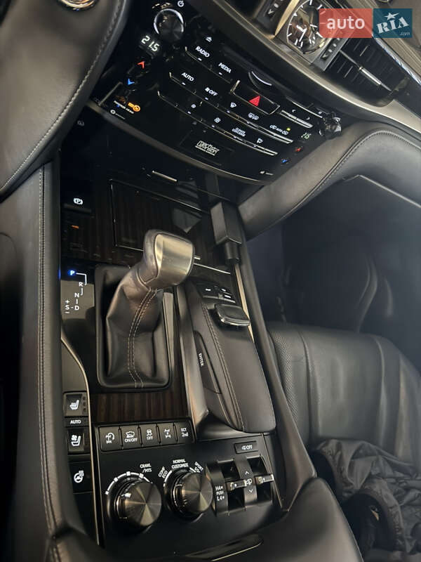 Внедорожник / Кроссовер Lexus LX 2016 в Киеве