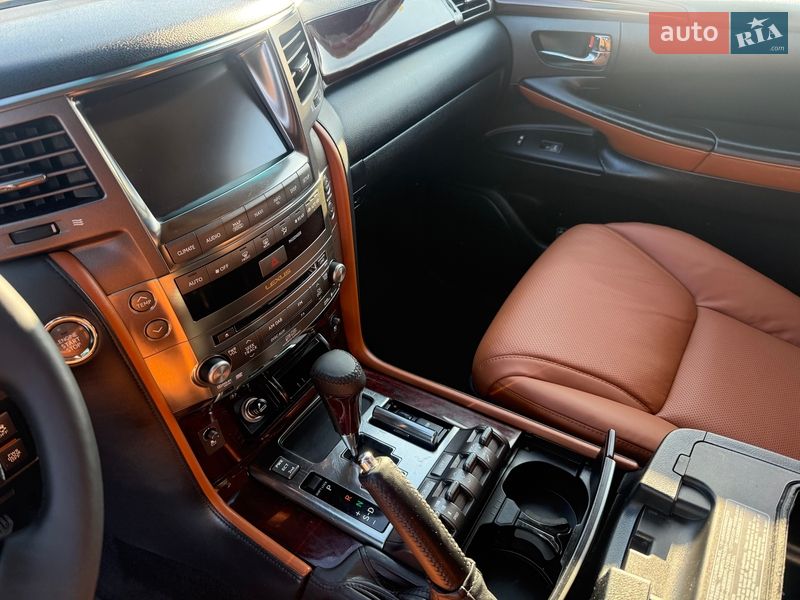 Внедорожник / Кроссовер Lexus LX 2011 в Черновцах