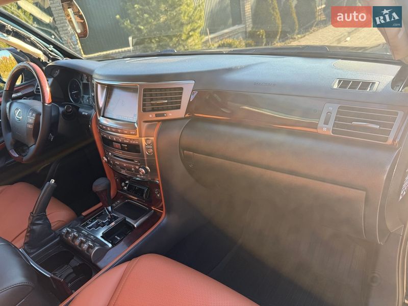 Внедорожник / Кроссовер Lexus LX 2011 в Черновцах