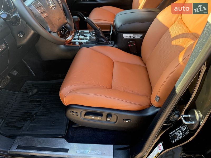 Внедорожник / Кроссовер Lexus LX 2011 в Черновцах