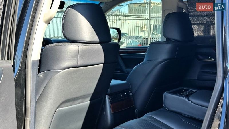 Внедорожник / Кроссовер Lexus LX 2015 в Киеве