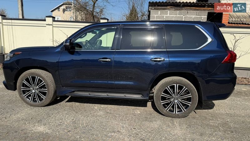 Позашляховик / Кросовер Lexus LX 2016 в Львові