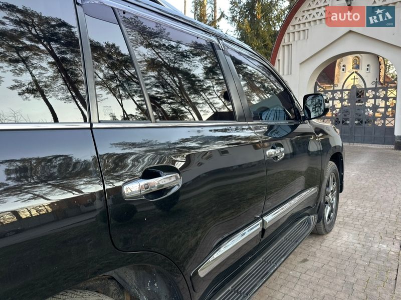 Внедорожник / Кроссовер Lexus LX 2013 в Киеве