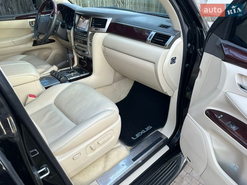 Внедорожник / Кроссовер Lexus LX 2013 в Киеве