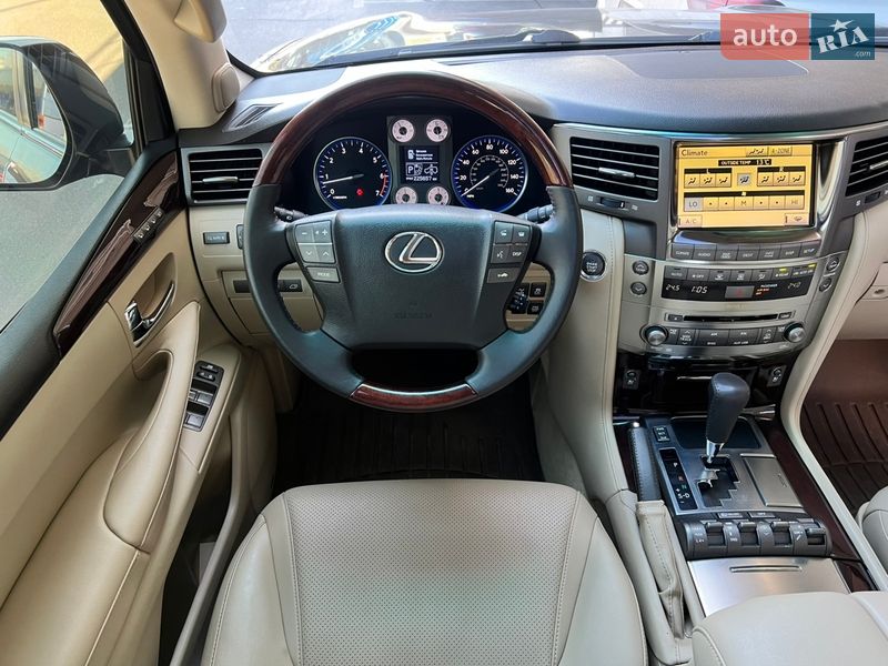 Внедорожник / Кроссовер Lexus LX 2011 в Киеве