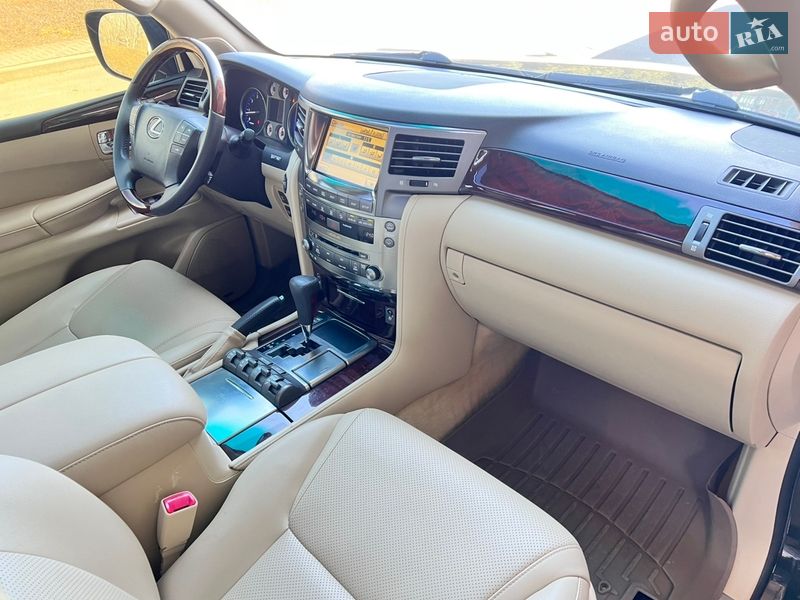 Внедорожник / Кроссовер Lexus LX 2011 в Киеве