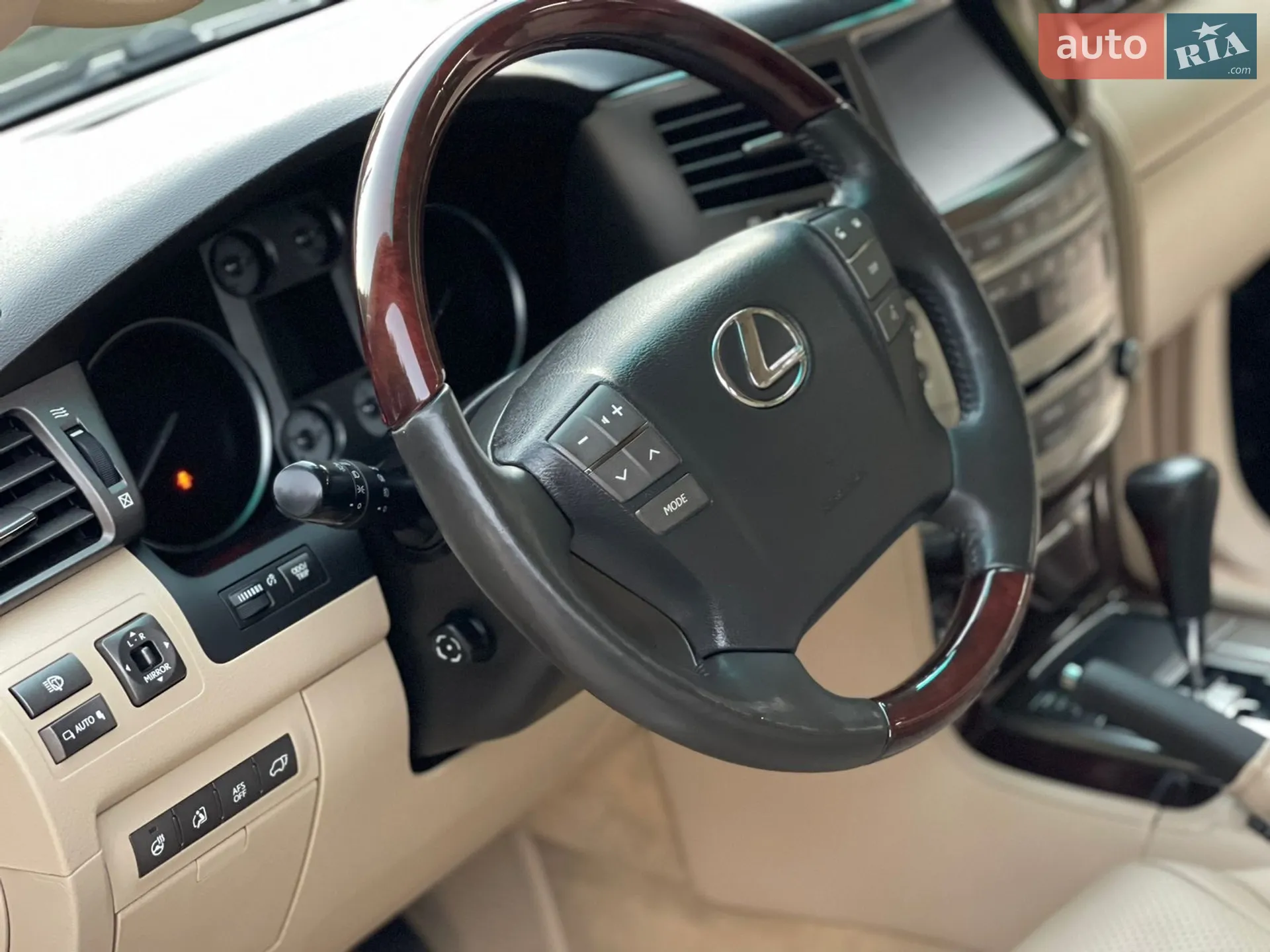 2011 Lexus LX - мініатюра 16