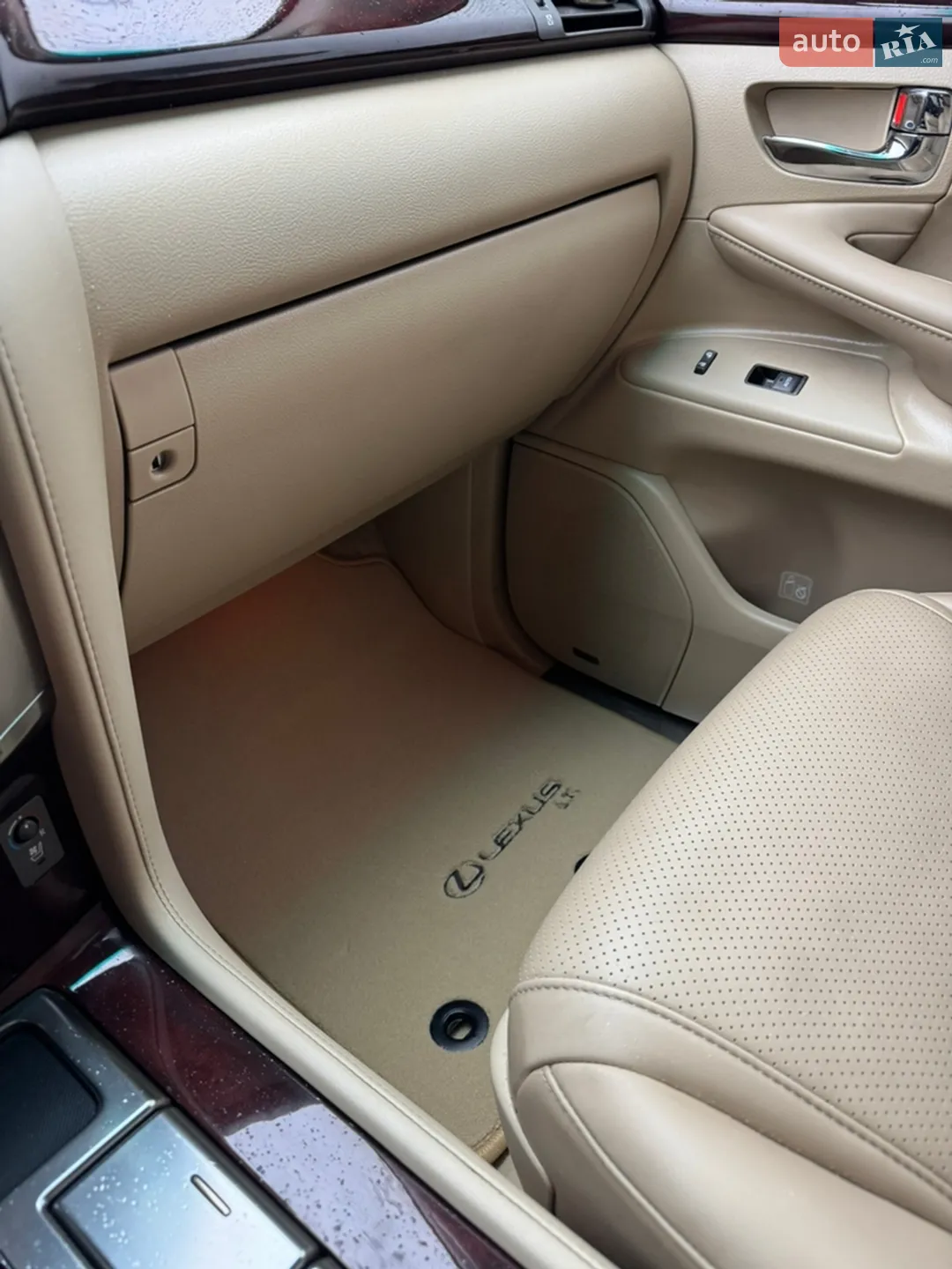 2011 Lexus LX - мініатюра 25