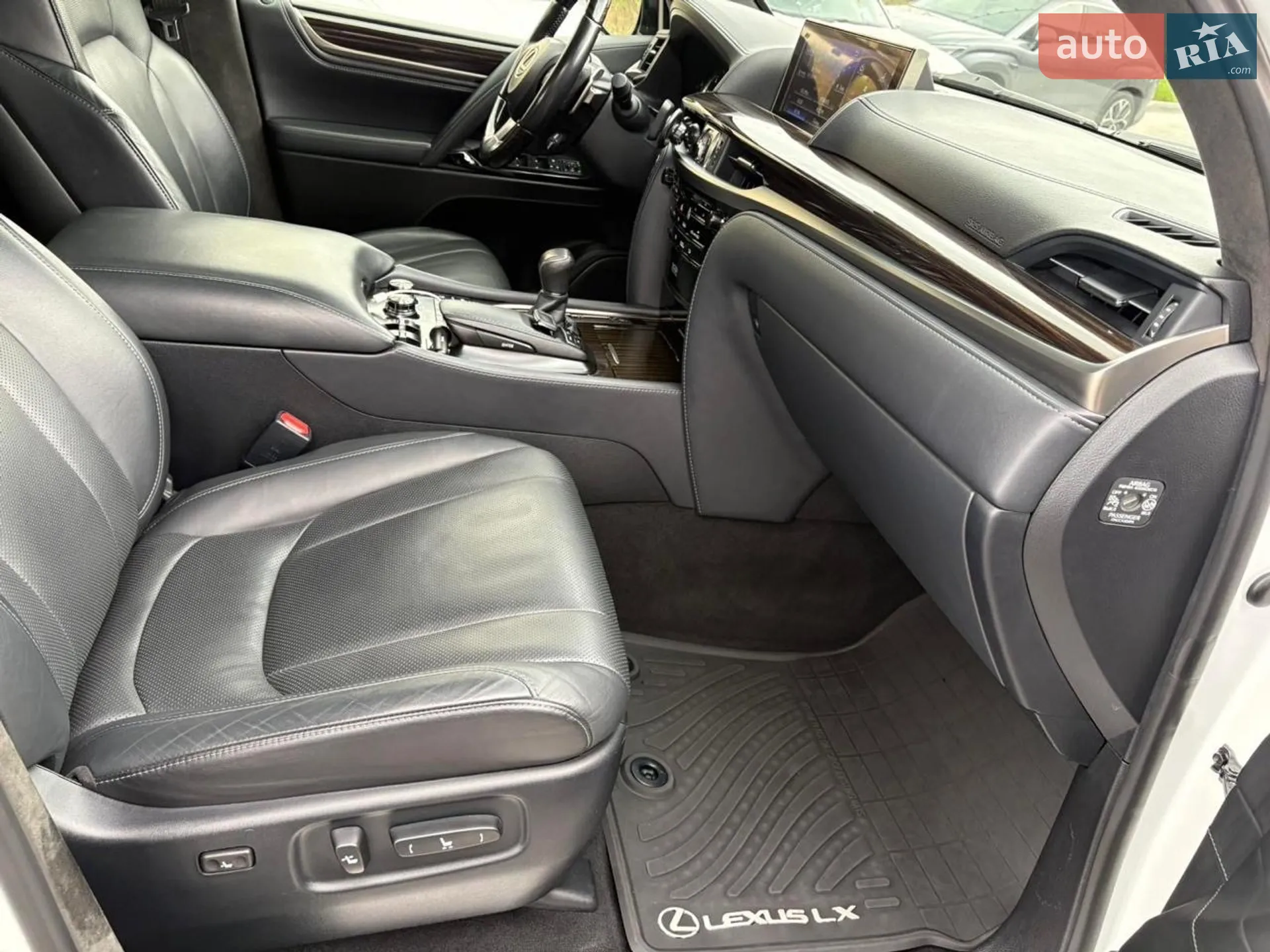 2019 Lexus LX - мініатюра 16