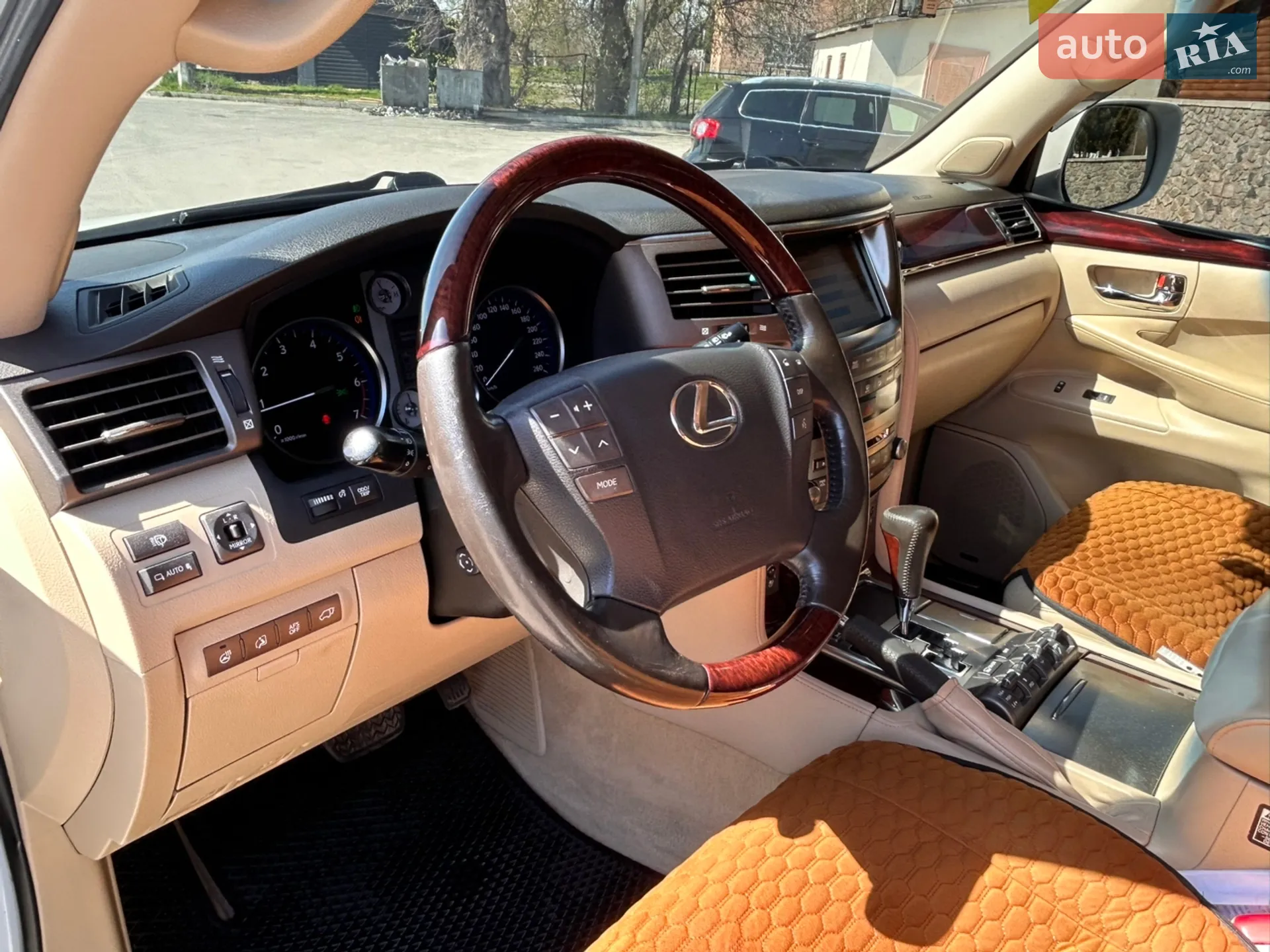 2011 Lexus LX - мініатюра 24