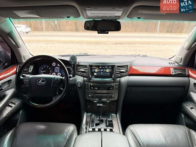Внедорожник / Кроссовер Lexus LX 2008 в Днепре