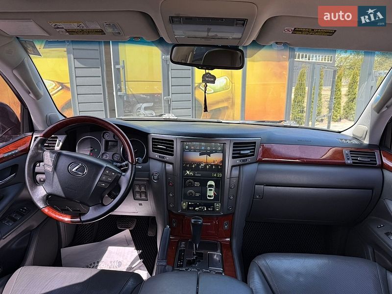 Внедорожник / Кроссовер Lexus LX 2008 в Стрые
