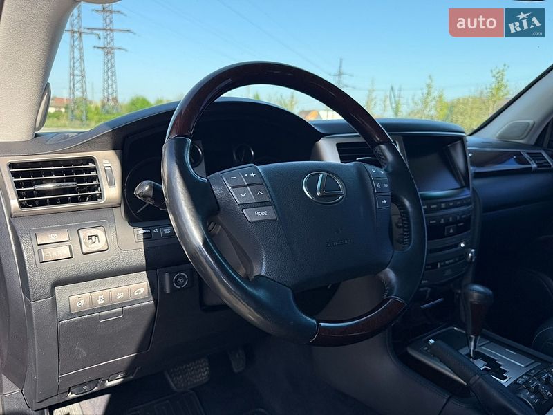 Внедорожник / Кроссовер Lexus LX 2014 в Ирпене