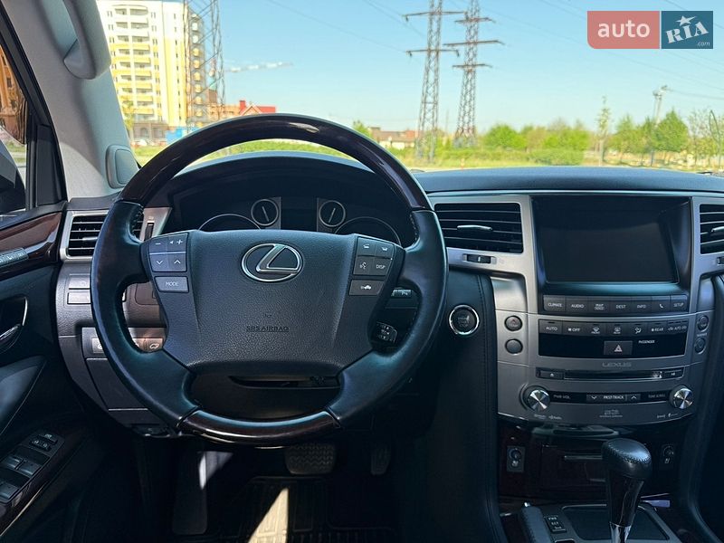 Внедорожник / Кроссовер Lexus LX 2014 в Ирпене