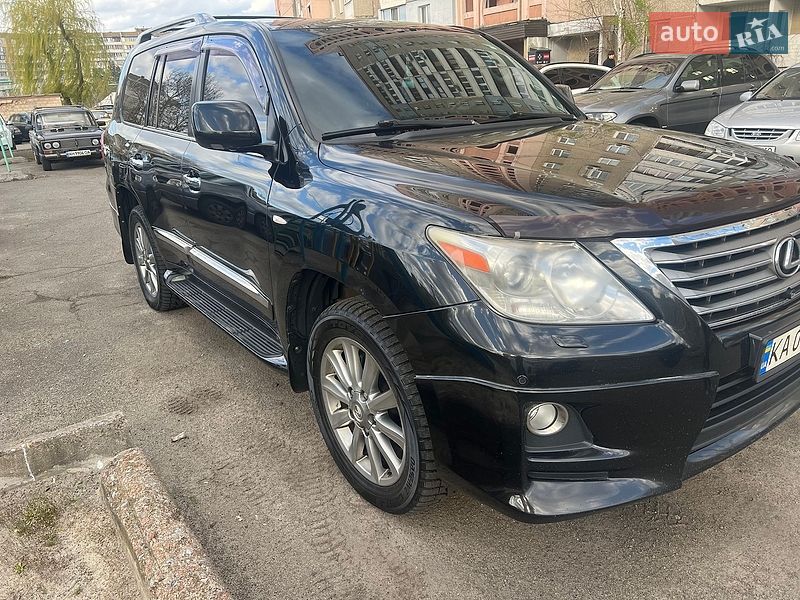 Lexus LX 2011