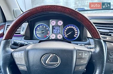 Внедорожник / Кроссовер Lexus LX 2011 в Черновцах