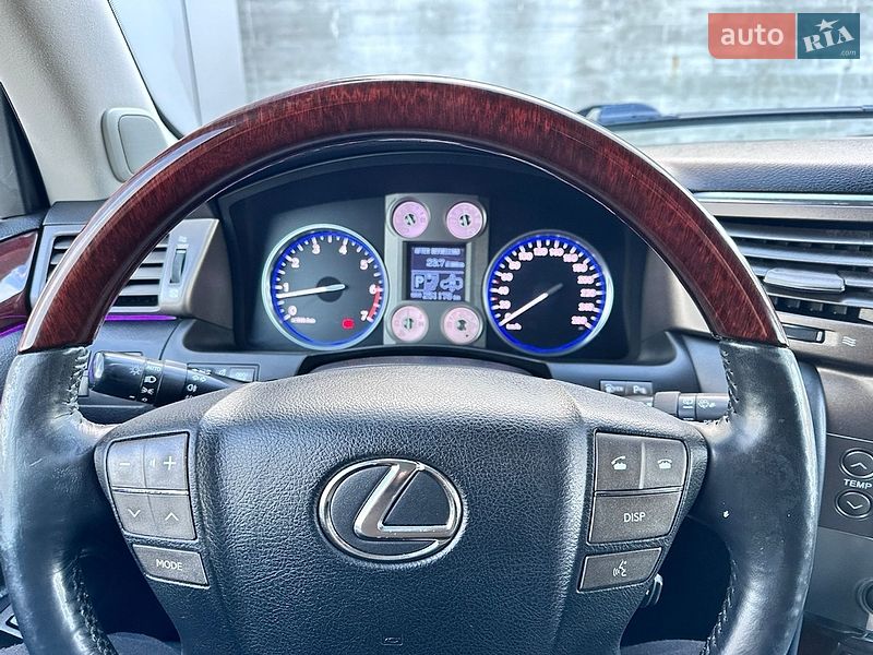 Внедорожник / Кроссовер Lexus LX 2011 в Черновцах
