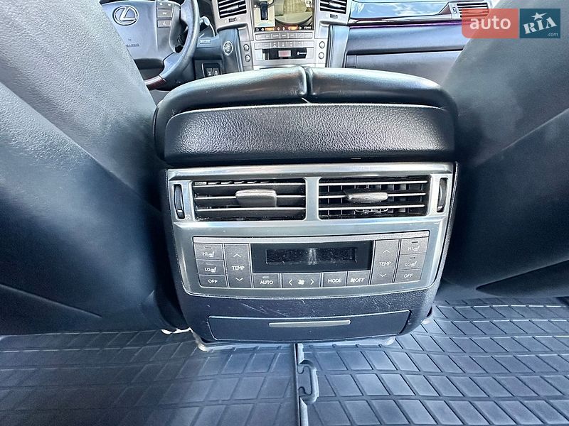 Внедорожник / Кроссовер Lexus LX 2011 в Черновцах