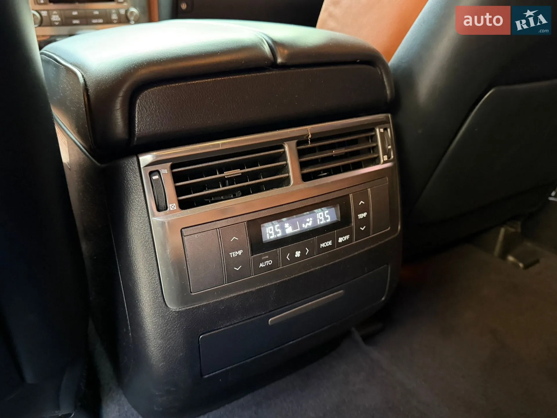 2011 Lexus LX - мініатюра 40