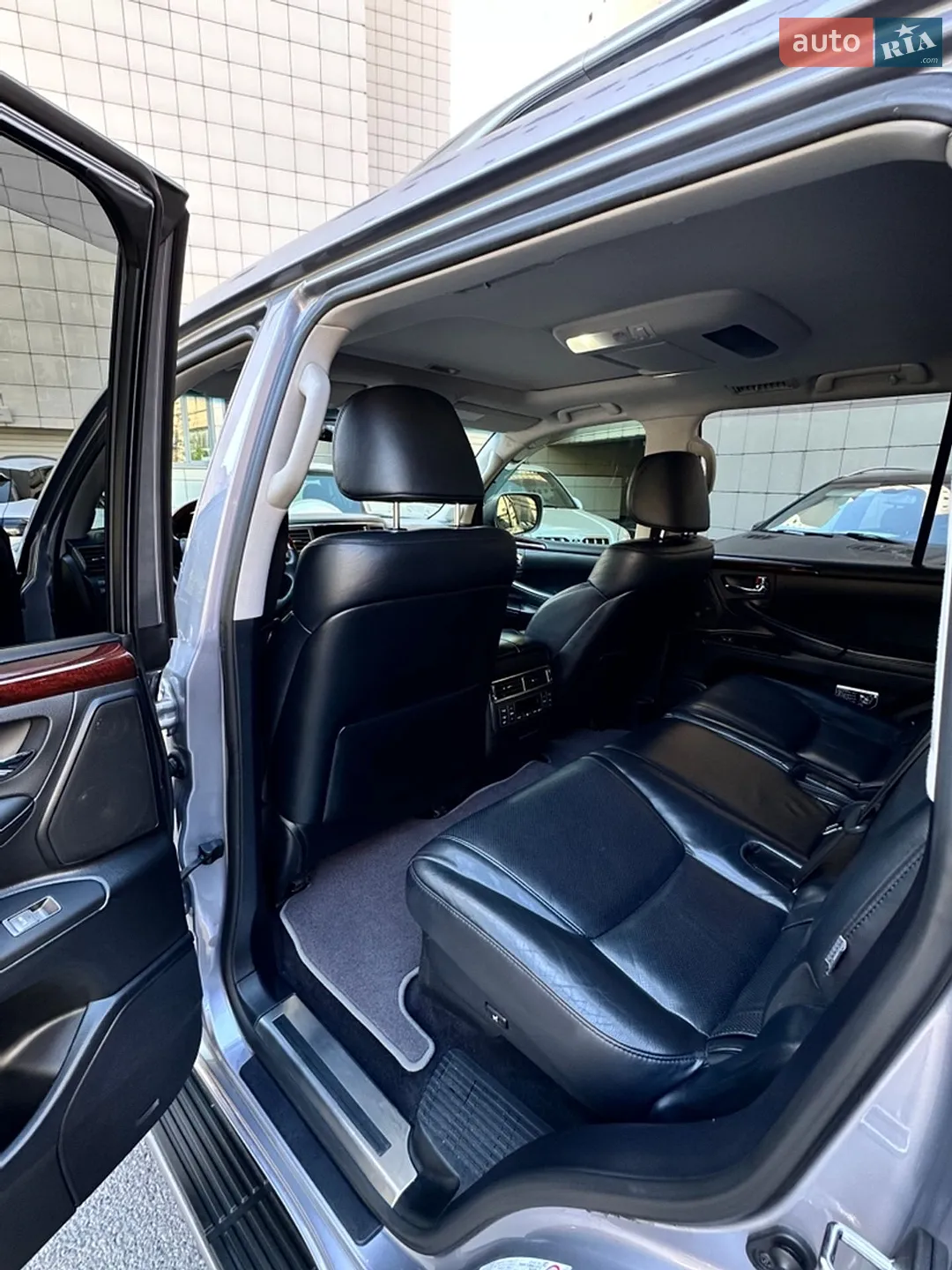 2011 Lexus LX - мініатюра 16
