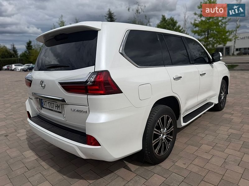 Позашляховик / Кросовер Lexus LX 2016 в Івано-Франківську