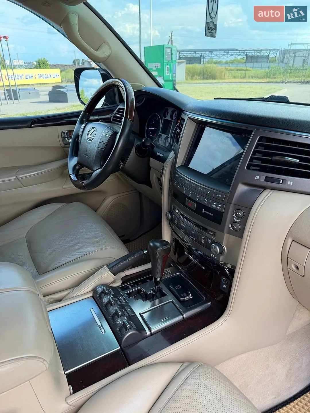2010 Lexus LX - мініатюра 11