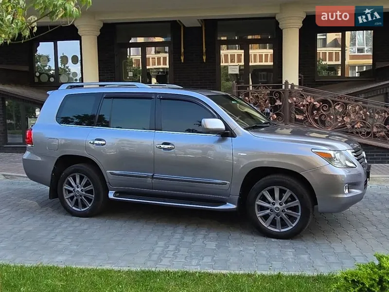 Lexus LX