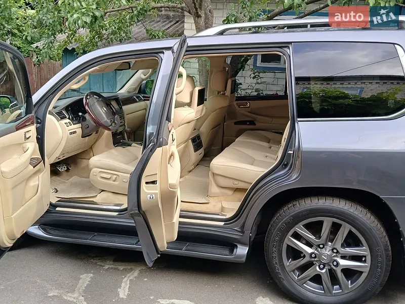 Lexus LX