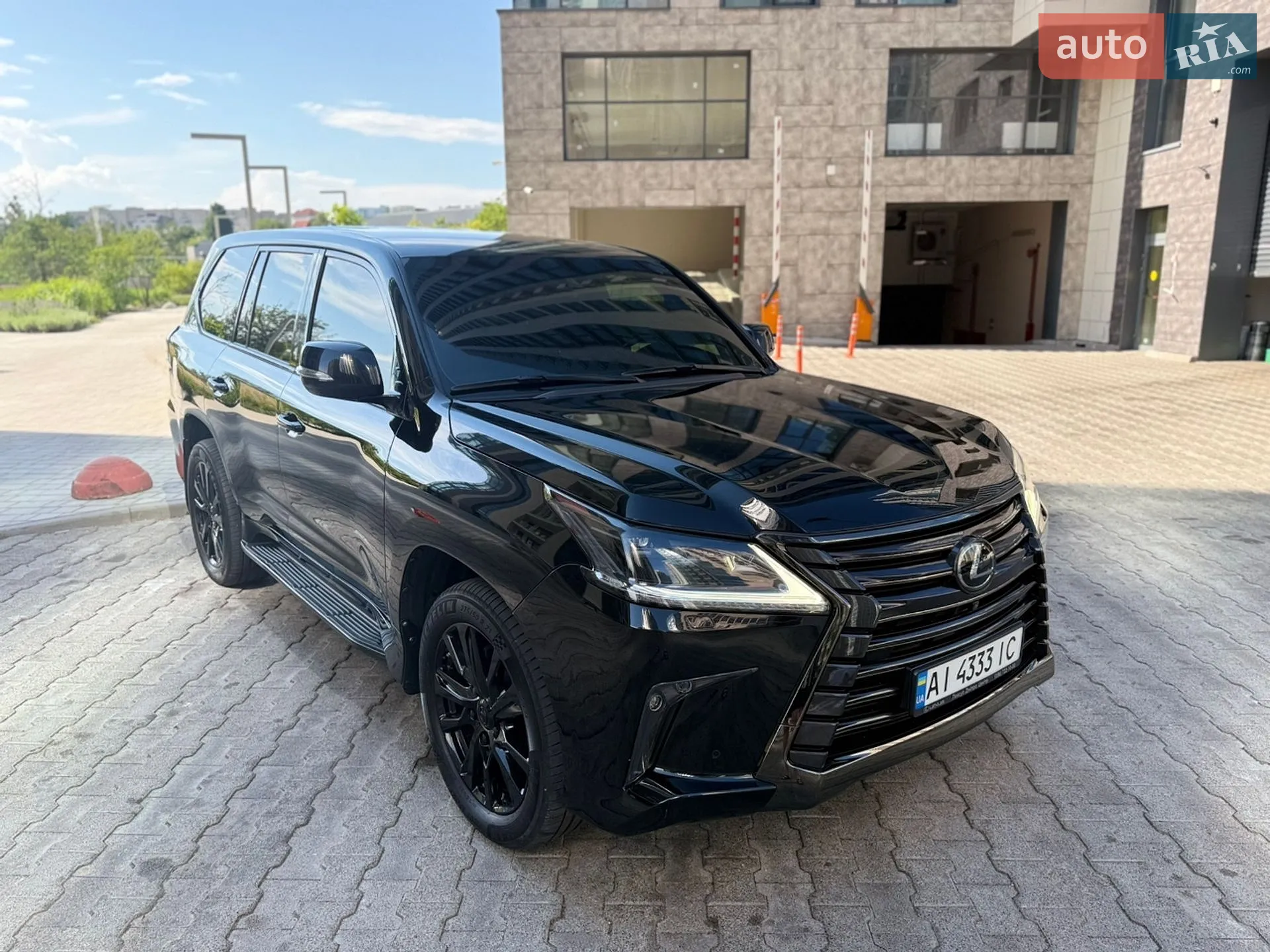 2019 Lexus LX - фото 1