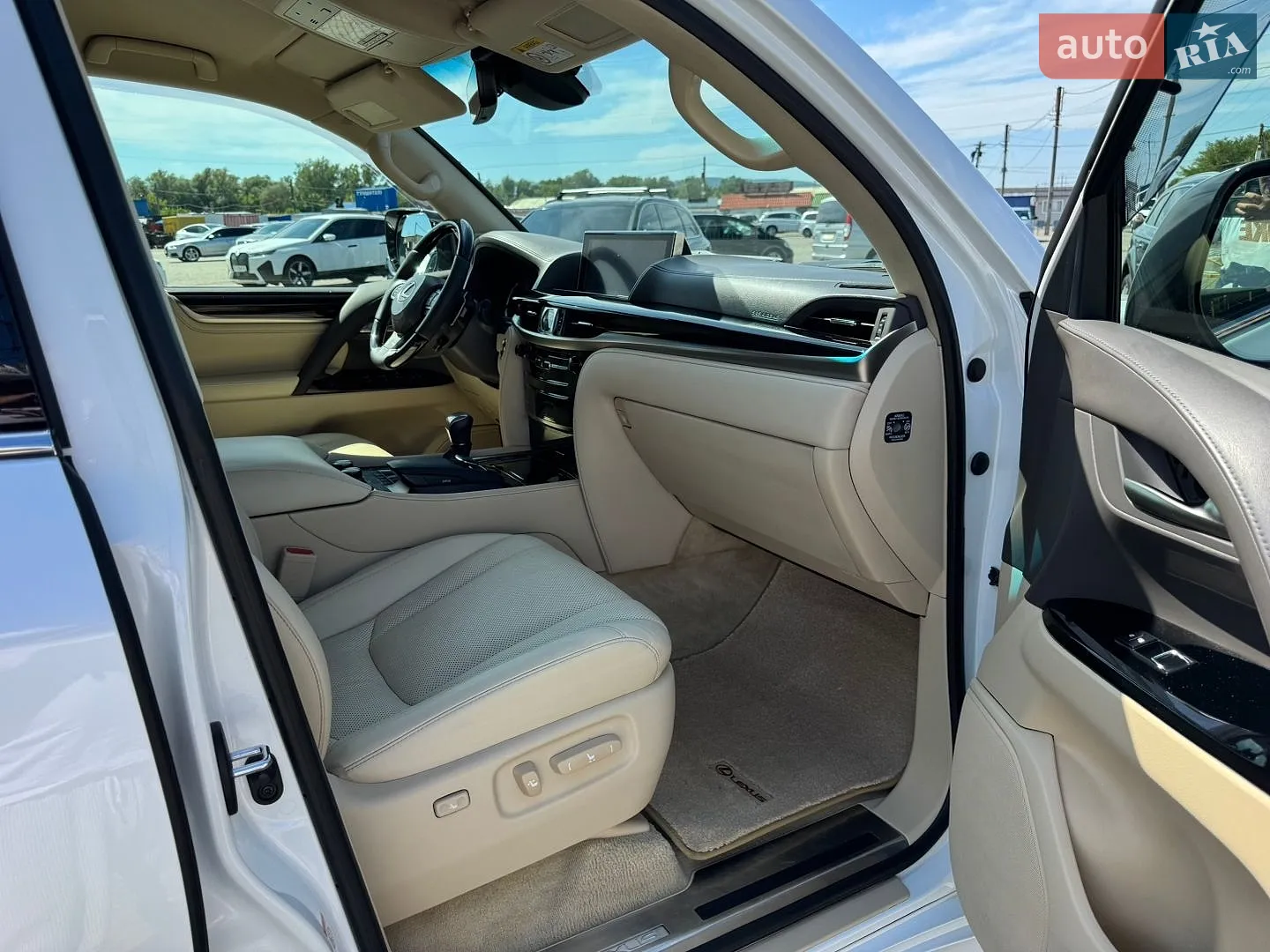 2016 Lexus LX - мініатюра 27