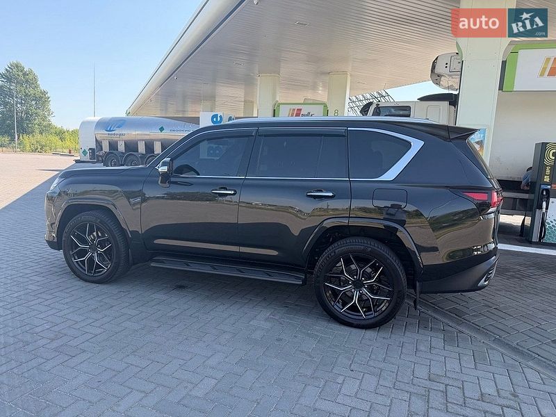 Lexus LX 2023