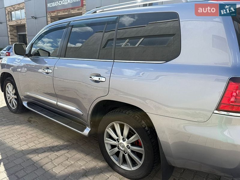 Позашляховик / Кросовер Lexus LX 2008 в Дубровиці