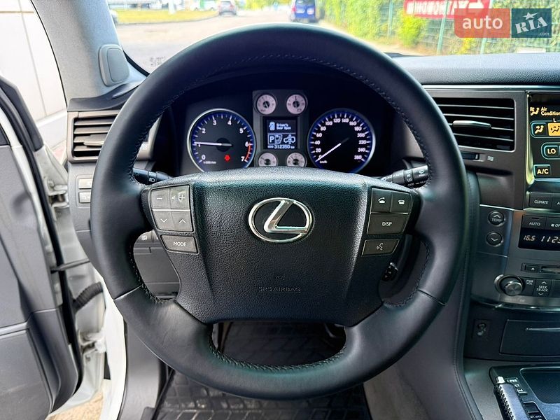 Позашляховик / Кросовер Lexus LX 2008 в Львові