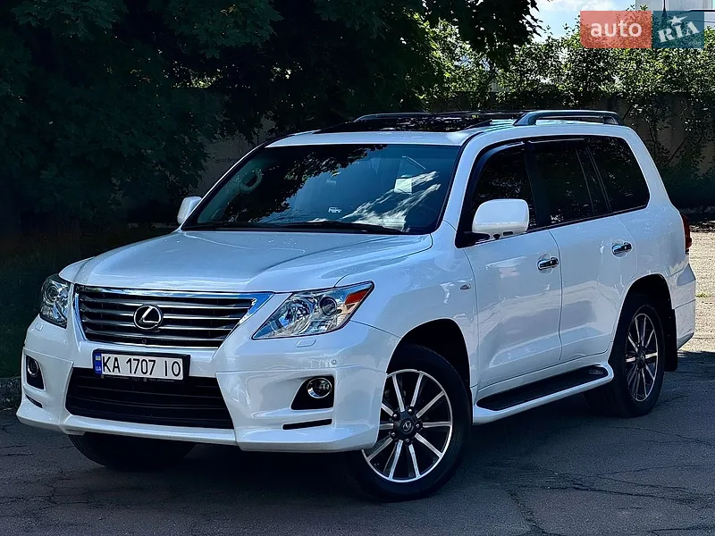 Lexus LX 2011