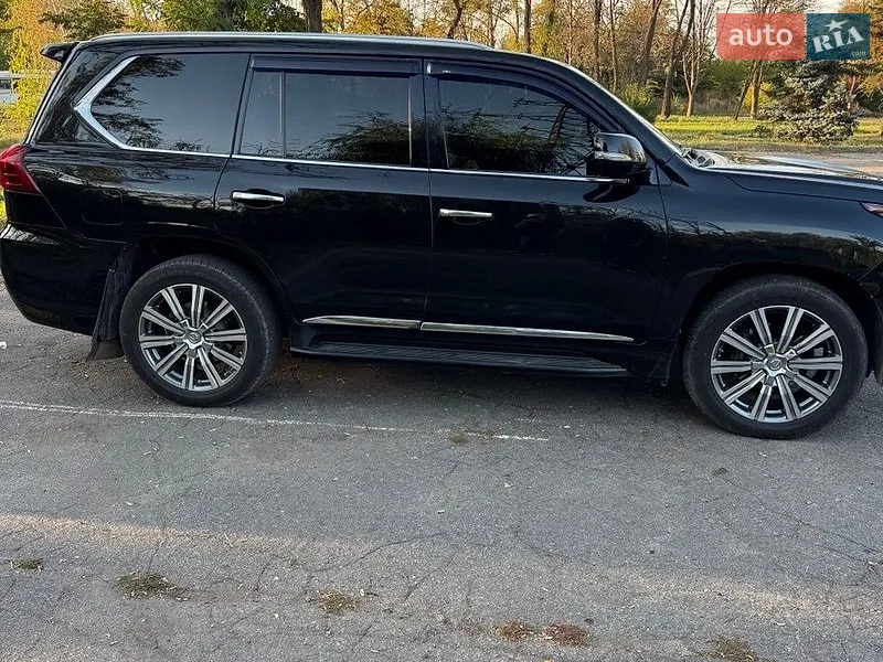 Lexus LX