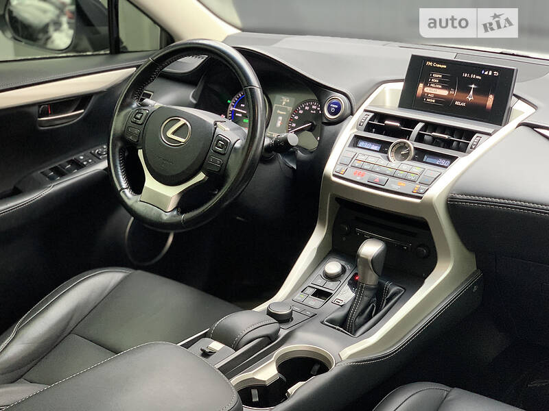 Позашляховик / Кросовер Lexus NX 2017 в Києві