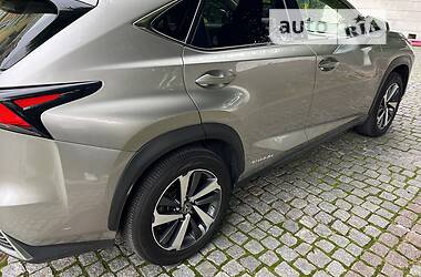 Позашляховик / Кросовер Lexus NX 2019 в 