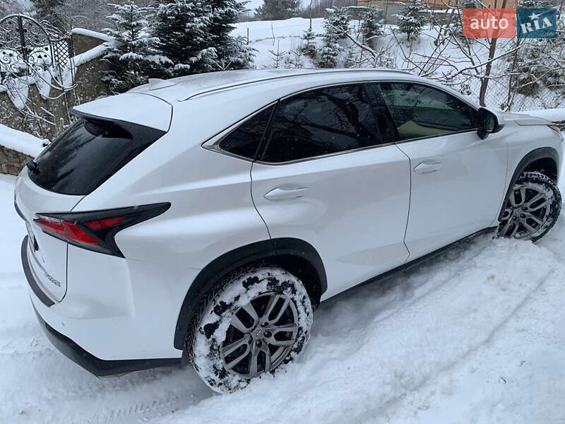 Позашляховик / Кросовер Lexus NX 2016 в Львові