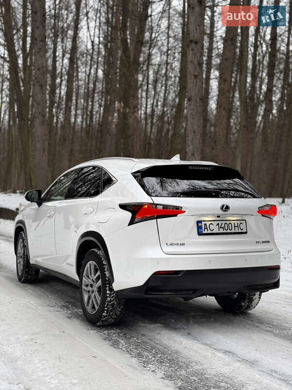 Внедорожник / Кроссовер Lexus NX 2016 в Луцке