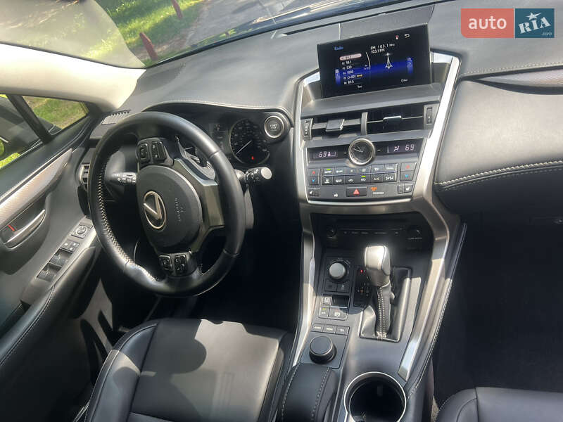 Позашляховик / Кросовер Lexus NX 2015 в Києві