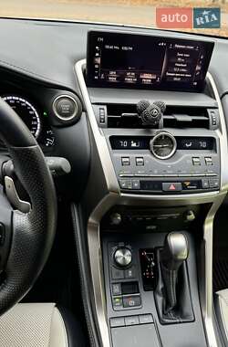 Внедорожник / Кроссовер Lexus NX 2019 в 